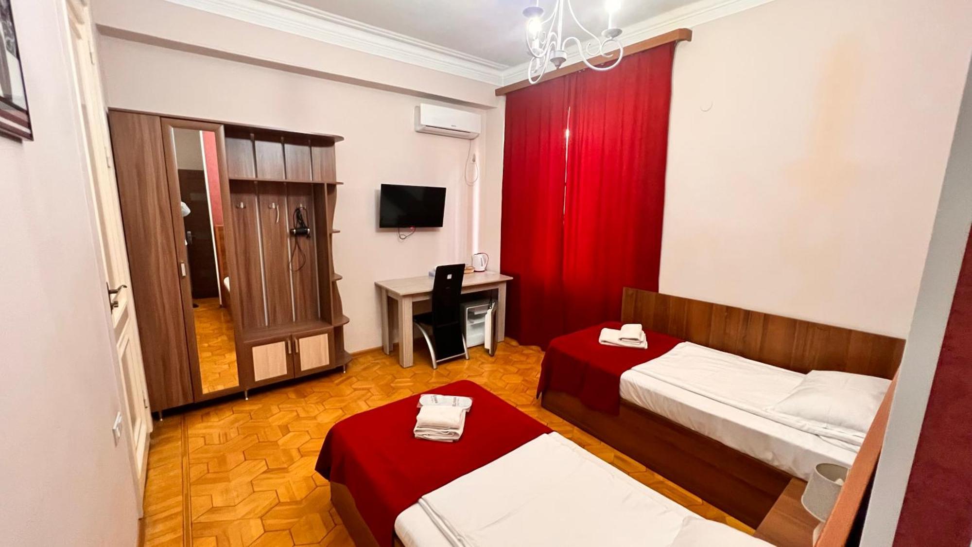 Elross Hotel Yerevan Ngoại thất bức ảnh