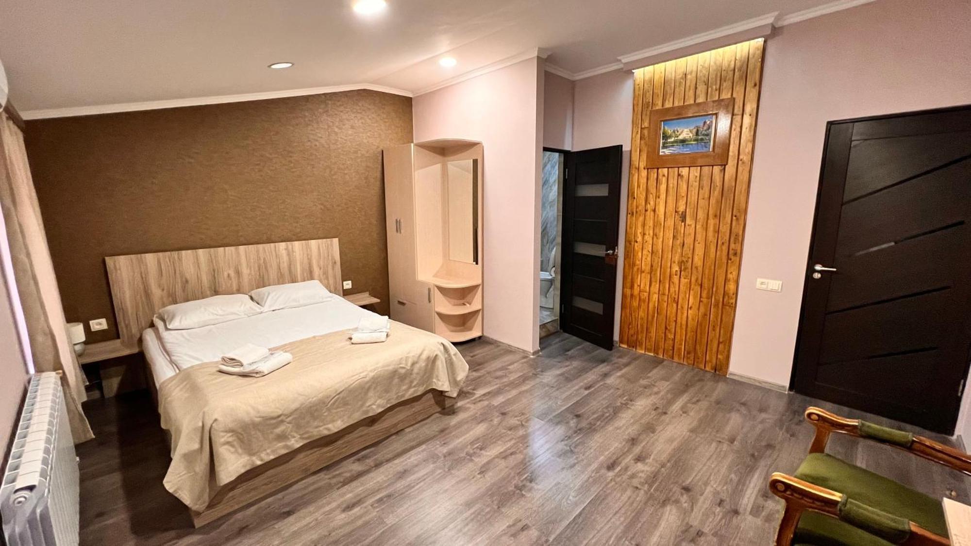 Elross Hotel Yerevan Ngoại thất bức ảnh