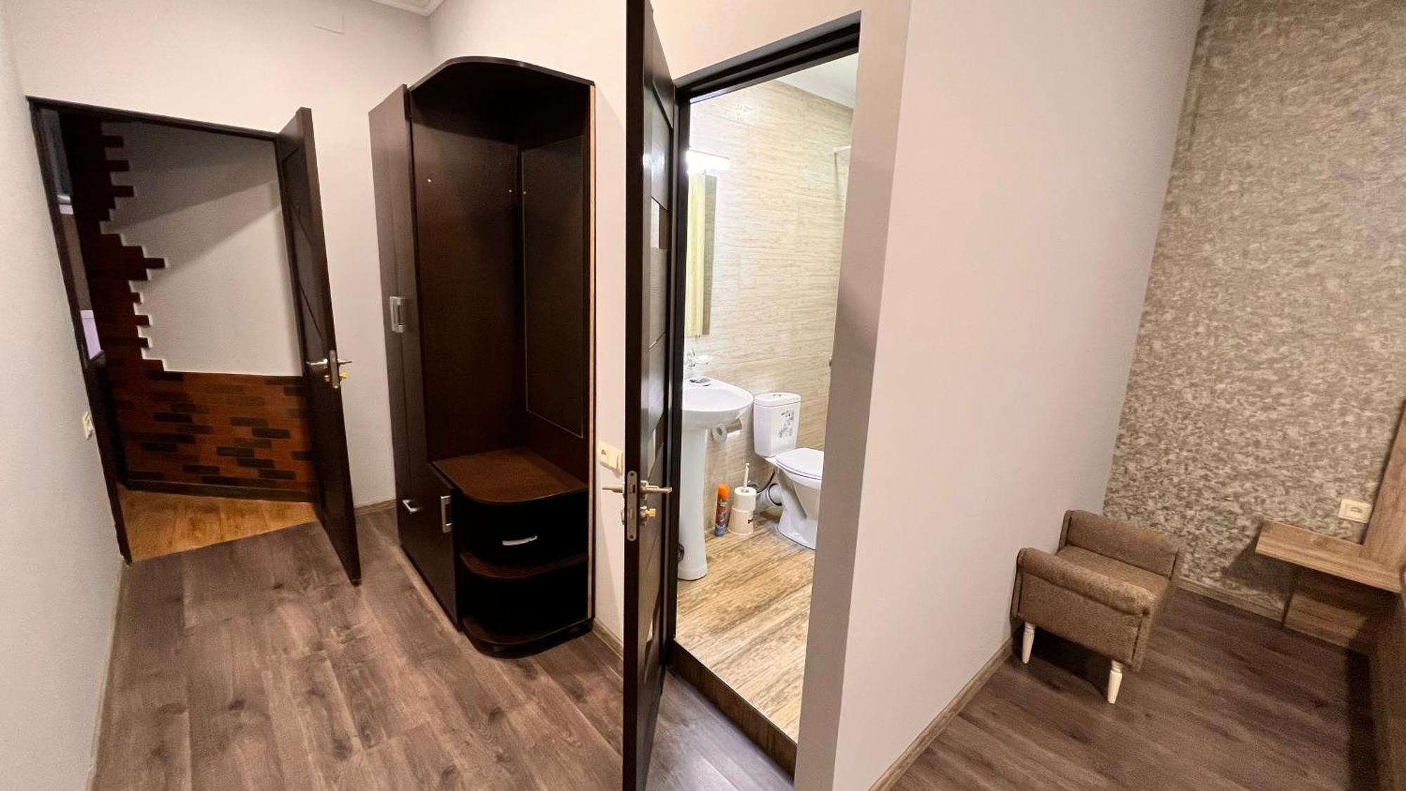 Elross Hotel Yerevan Ngoại thất bức ảnh